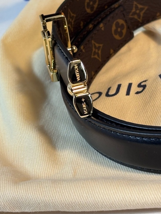 Beautiful Louis Vuitton Reversible Black Belt